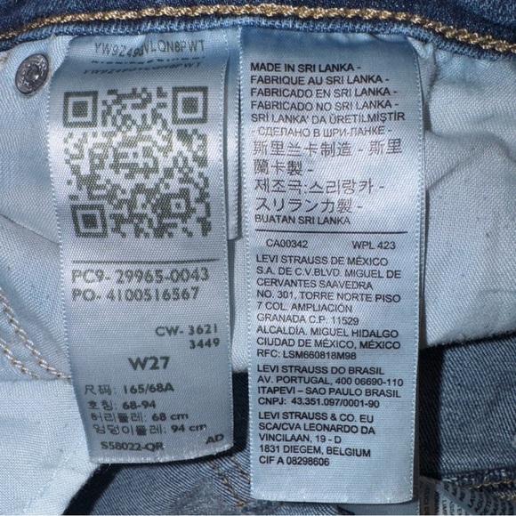 Levi’s Woman’s Mid Length Denim Shorts - Picture 5 of 6